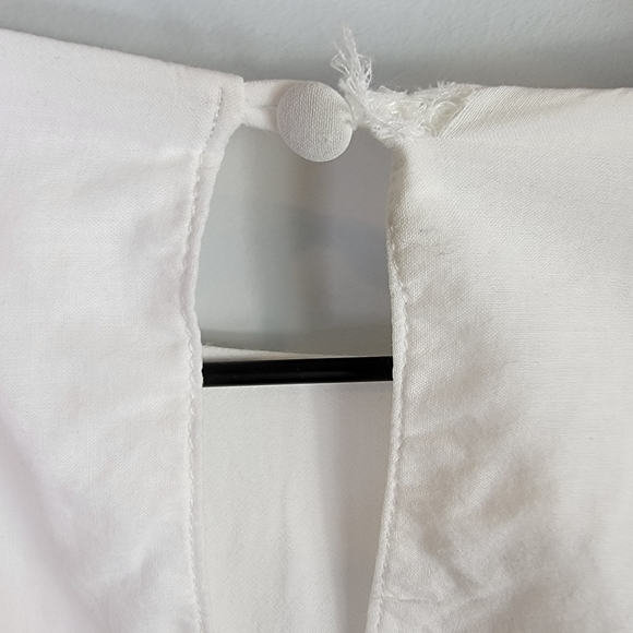 The Jetset Diaries Bell Sleeve Lace Hem Keyhole Back Top White Revolve Small - Picture 9 of 12